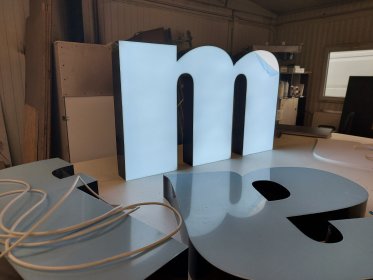 litery 3D podświetlane