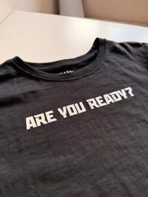 Personalizowane nadruki na prezenty – koszulki, bluzy, torby