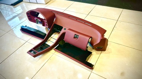 Regeneruję deski rozdzielcze spękane od starości