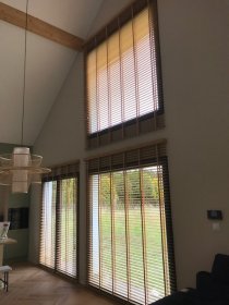 sprzedaż oraz montaż żaluzji drewnianych