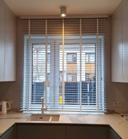 Żaluzje drewniane i bambusowe z montażem