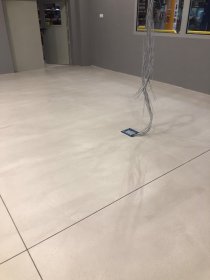 Aplikacja mikrocementu na posadzki, ściany, do łazienek