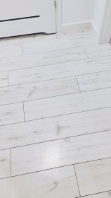 montaż paneli podłogowych