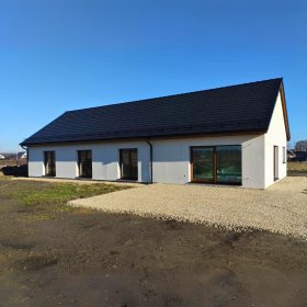 Budowa domu prefabrykowanego parterowego - model katalogowy