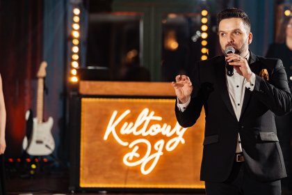 Oprawa muzyczna i świetlna imprez okolicznościowych: DJ, wokalista, gitarzysta