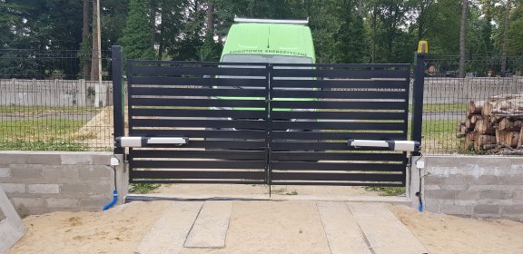 Montaż video domofonu podłączenie i montaż napędu do bramy wjazdowej