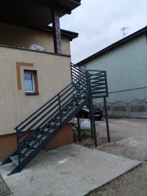 Schody metalowe zewnętrzne
