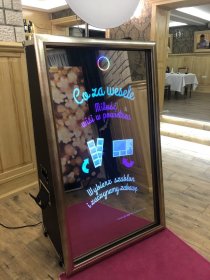 Nowoczesna fotobudka lustro (selfie mirror)