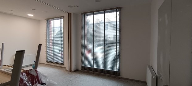 Pomiary, zakup, montaż i podłączenie w wypadku żaluzji sterowanych elektrycznie