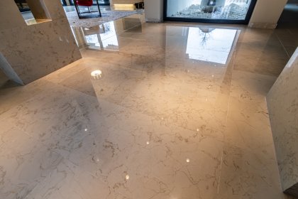 Żywicowanie posadzki kamiennej