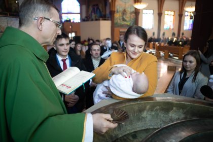Fotografia chrztów i komunii świętych – reportaż + sesja rodzinna
