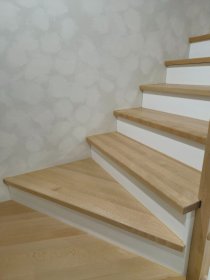 Obudowa schodów betonowych drewnem – dąb, buk, jesion | Profesjonalny montaż