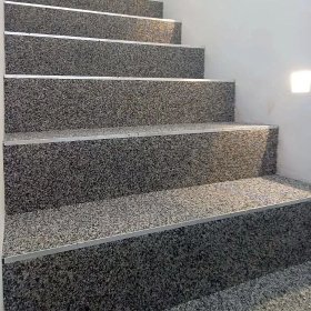 Kamienny dywan na schody