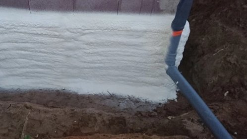 Izolacja fundamentów pianą PUR zamknięto komórkową