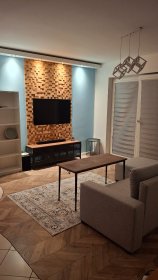 Gruntowanie, dwukrotne malowanie  ścian i sufitow