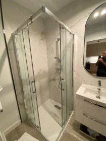 Комплексные работы включают укладку плитки, отверстия,углы, откосы, установку ванны, душев