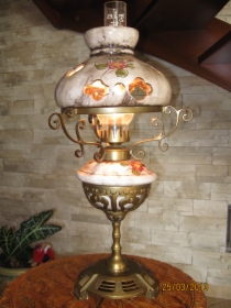 Piękna lampa elektryczna - porcelana z mosiądzem