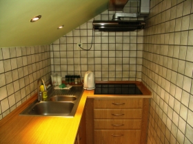 Montaż (glazury, paneli, drzwi) malowanie i inne prace remontowe.