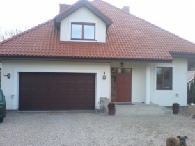 Okna, okna dachowe, drzwi zewnętrzne i wewnętrzne, bramy garażowe, rolety zewnetrzne