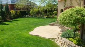 Zakładanie ogrodów, trawników, kostka brukowa