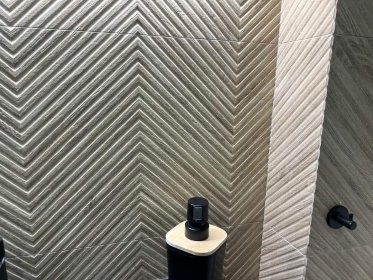 Układanie glazury, terakoty, gresu, mozaiki.