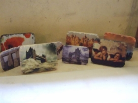 Obrazki na kamieniu (dolomit) i drewnie