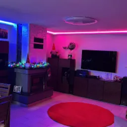 Półka LED przy suficie oświetlenie RGBWW