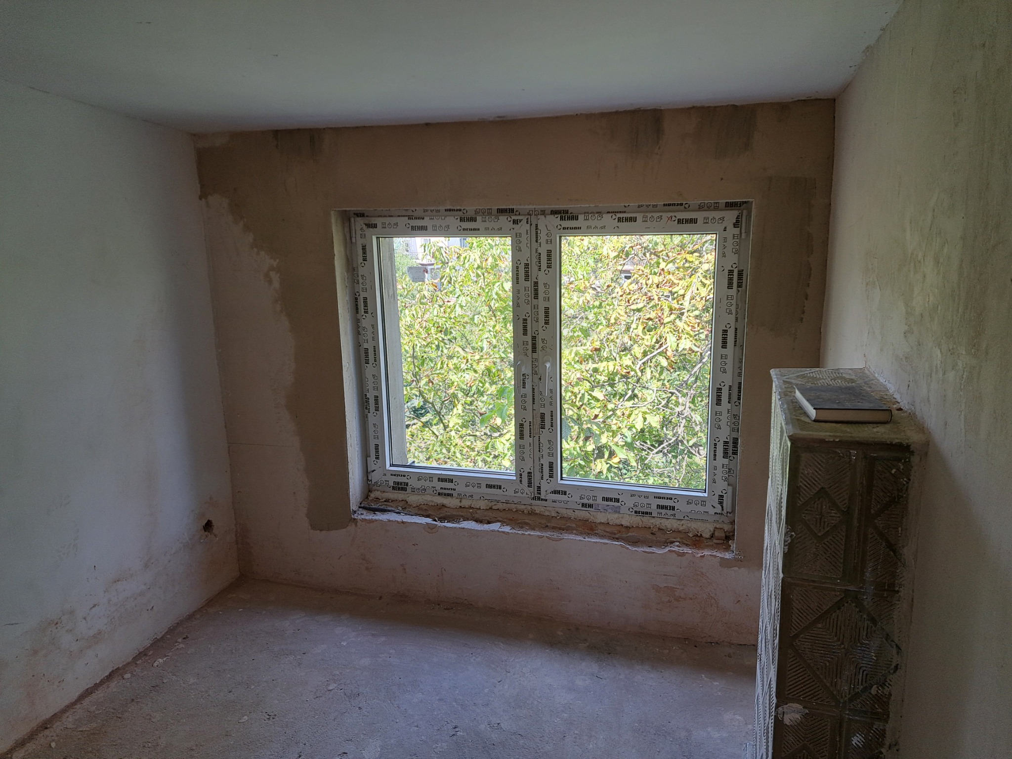 Wykonanie otworu pod okna, montaż okien