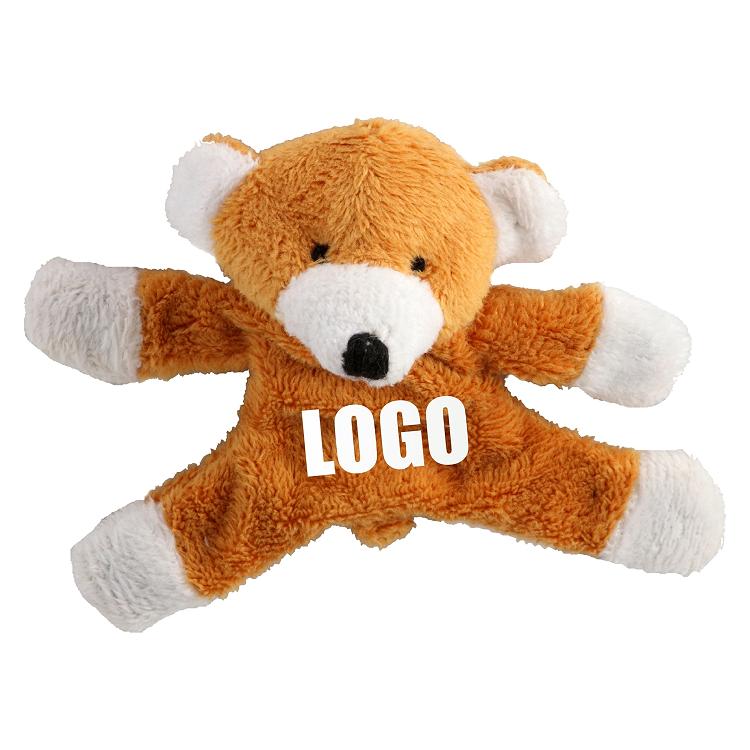 Pluszowy, pomarańczowy miś z białymi łapkami i uszami, leżący na białym tle, z nadrukowanym białym napisem 'LOGO' na brzuchu.