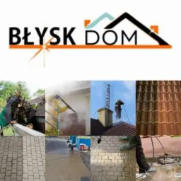 Kolaż zdjęć prezentujących usługi czyszczenia: czyszczenie rynien z liści, mycie elewacji, dachu i kostki brukowej myjką ciśnieniową, nad logo firmy 'BlyskDom'.