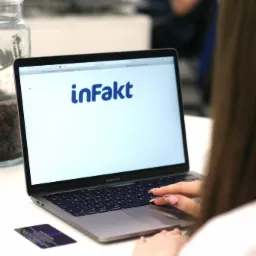 Współpracujemy z firmą Infakt, dzięki której możemy świadczyć dla Państwa usługi zdalne.