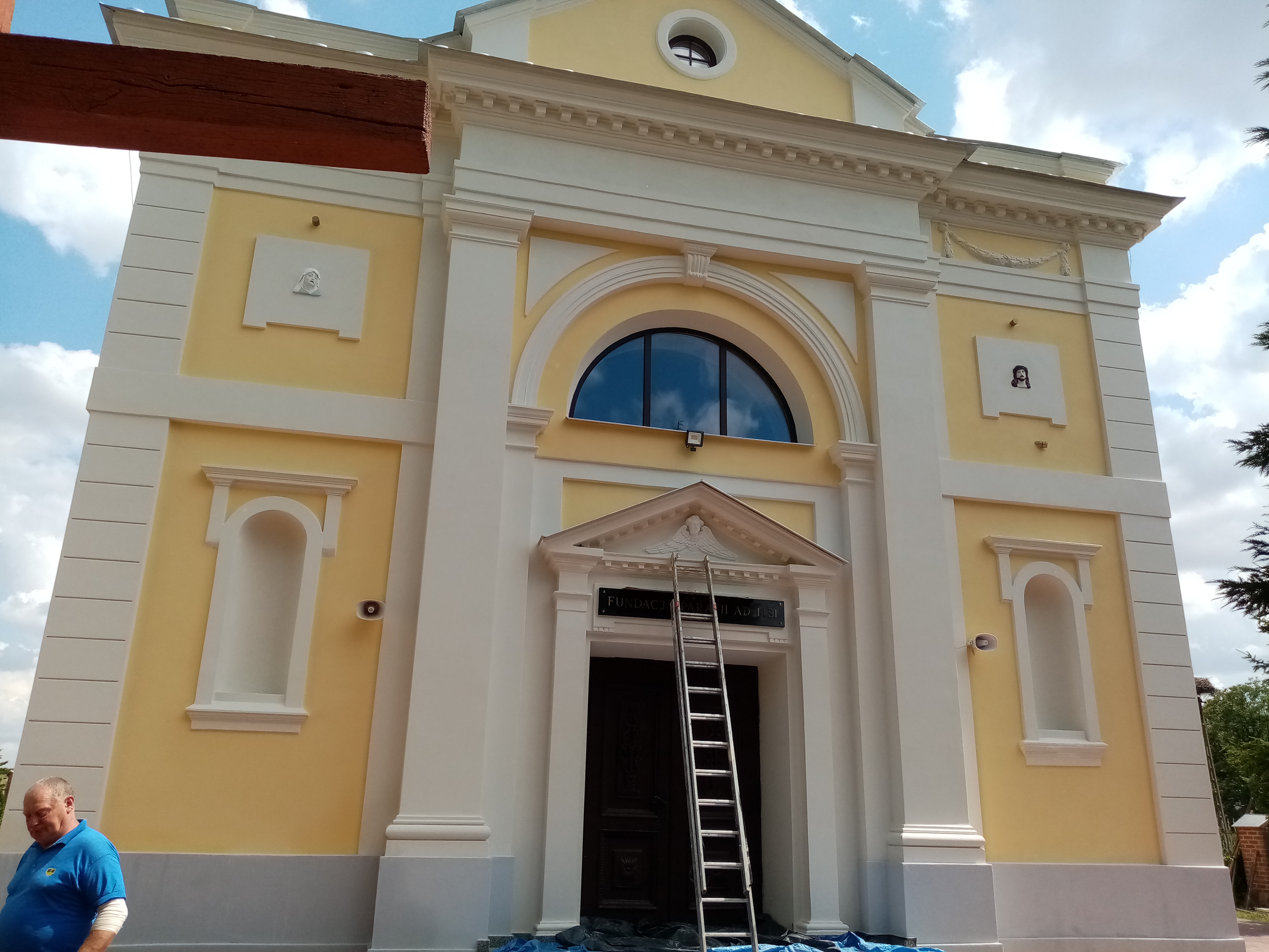 Kościół w Kiełczewicach Maryjskich - kompleksowy remont elewacji