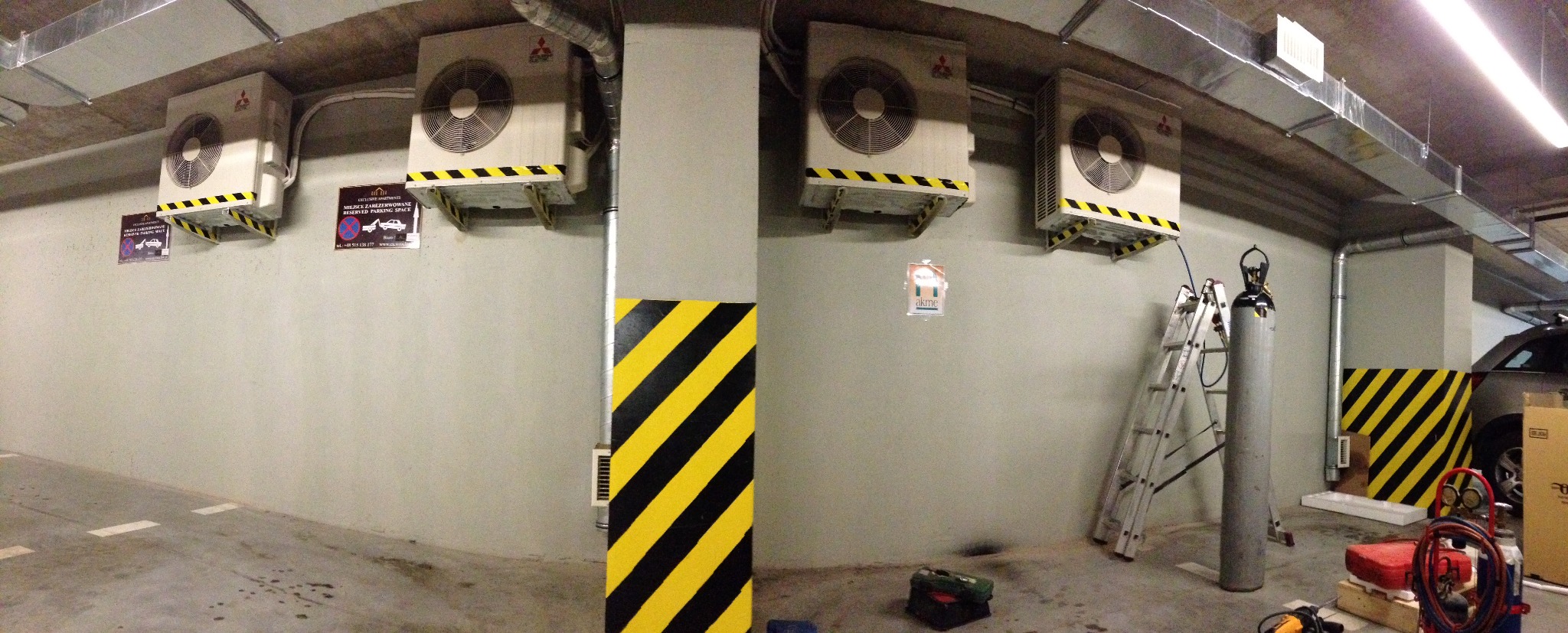 Montaż agregatów Mitsubishi na parkingu podziemnym