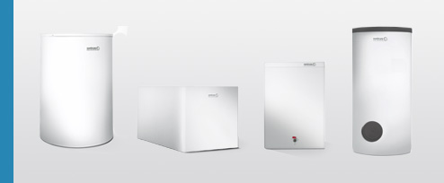 Katalogowe ujęcie czterech różnych podgrzewaczy pojemnościowych Cosmo na szarym tle, prezentowanych przez firmę z Katowic.