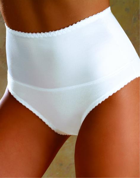 Białe, wysokie figi wyszczuplające z ozdobnym wykończeniem na elastycznym modelu sylwetki.