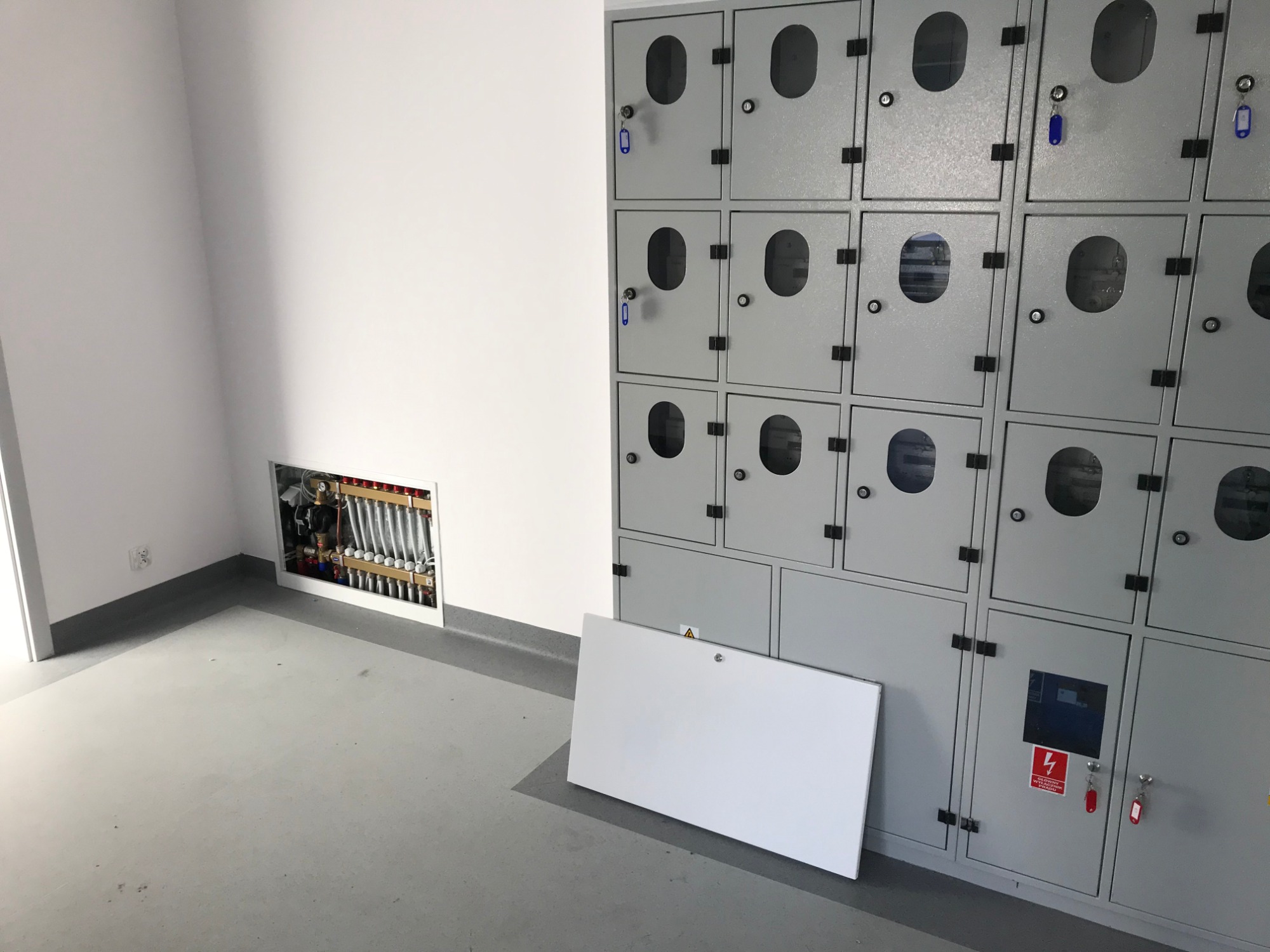 budynek mieszkalny wielorodzinny z funkcją usługową w parterze - 12 mieszkań + 4 gabinety lekarskie