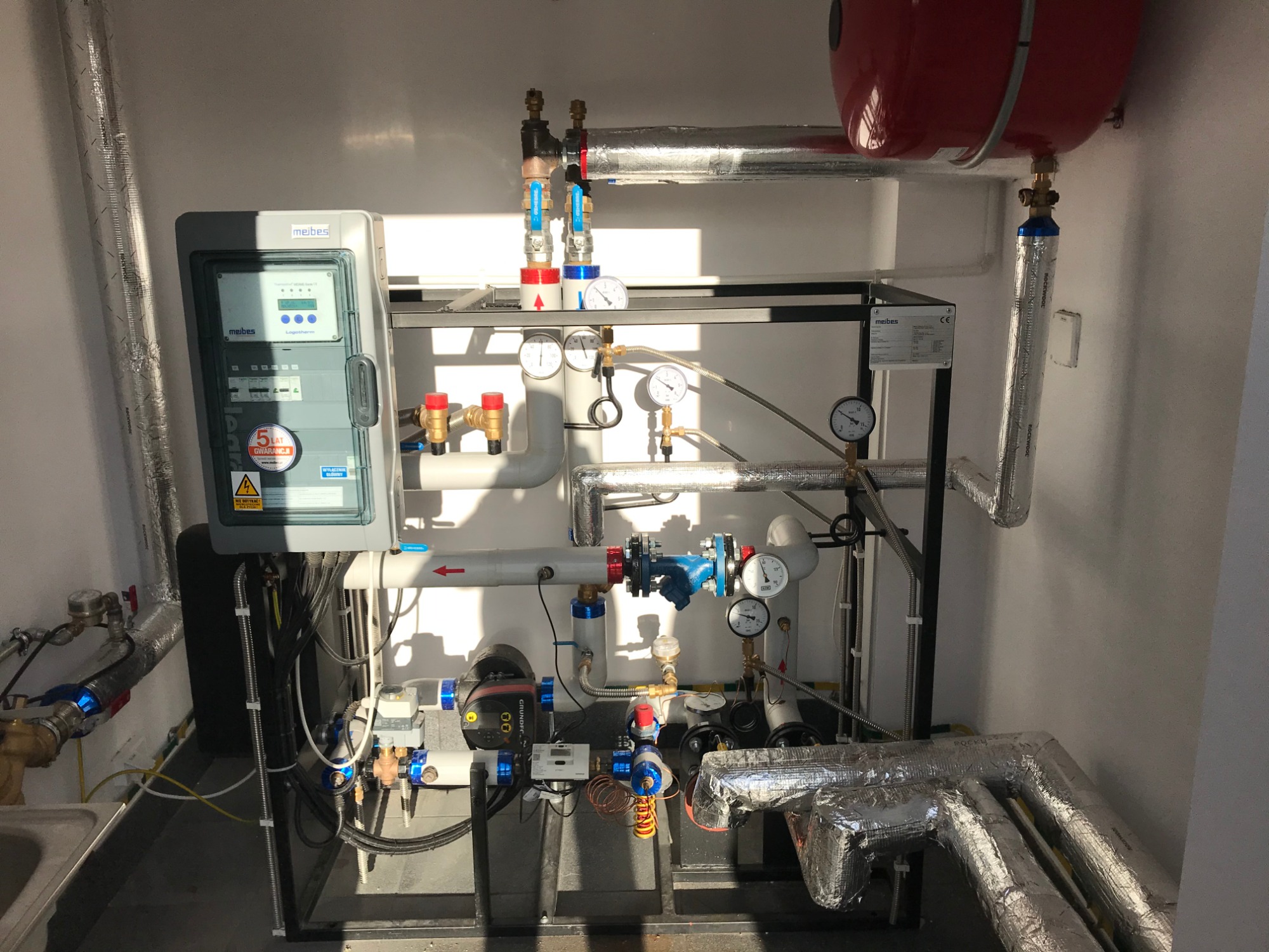 węzeł cieplny w budynku mieszkalnym wielorodzinnym z funkcją usługową w parterze - 12 mieszkań + 4 gabinety lekarskie