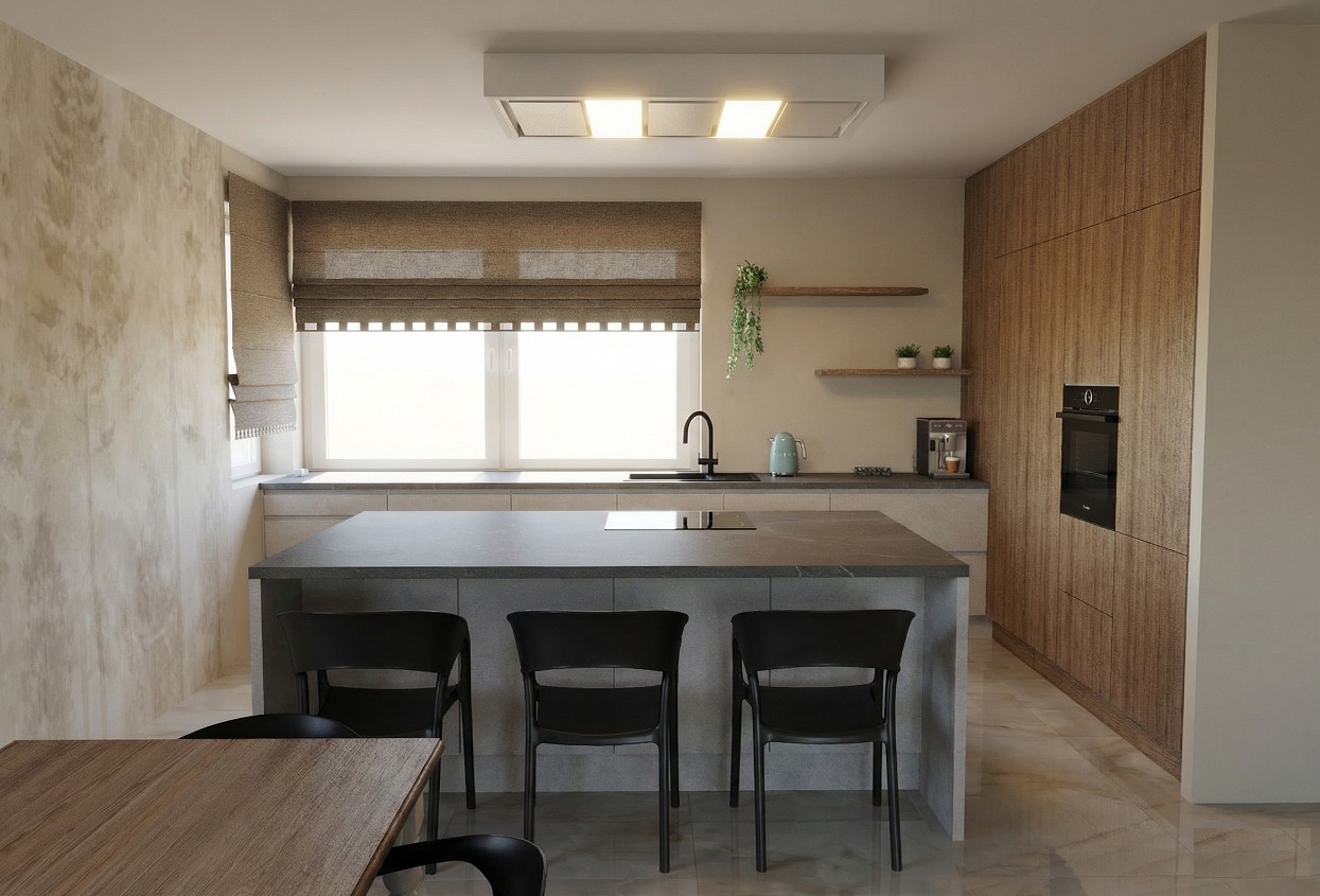 Nowoczesna kuchnia z wyspą, czarnymi krzesłami i drewnianymi szafkami. Okno z roletami rzymskimi, minimalistyczne półki z roślinami. Stonowana kolorystyka, marmurowa podłoga.