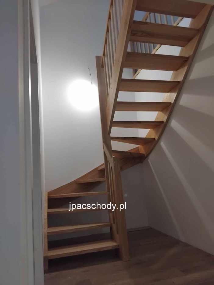 Schody Jesionowe -Samonośne