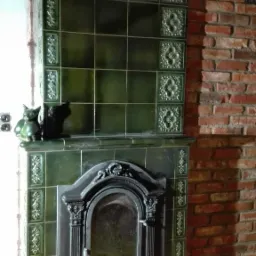 Zabudowa kaflowa kominka