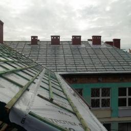 Wykonywanie więźby dachowej wraz z pokryciem