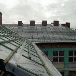 Wykonywanie więźby dachowej wraz z pokryciem