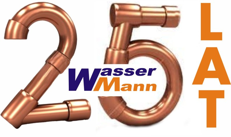 Logo firmy WasserMann z liczbą 25 uformowaną z miedzianych rur i napisem 'LAT' po prawej stronie, symbolizujące 25 lat działalności.