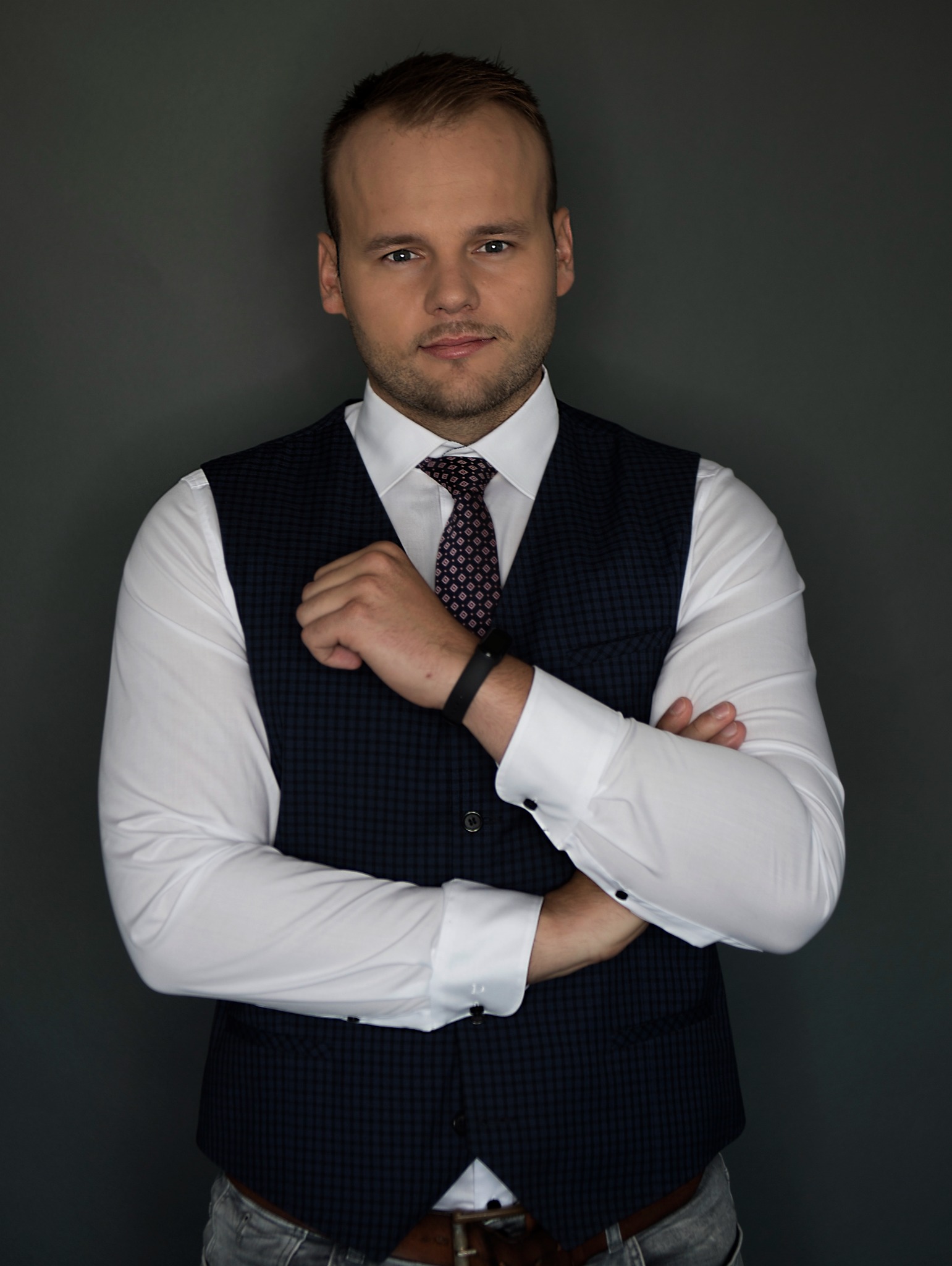Bartosz Piędziak - ekspert ds. konsolidacji kredytów, zwrotów prowizji bankowych, oddłużania i upadłości konsumenckiej