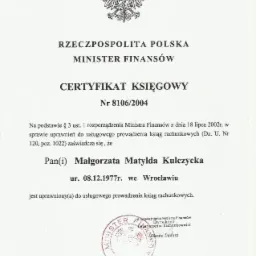 Skan certyfikatu księgowego Rzeczypospolitej Polskiej, wydanego przez Ministra Finansów, z datą 2004-12-15, potwierdzający uprawnienia do usługowego prowadzenia ksiąg rachunkowych dla Małgorzaty...