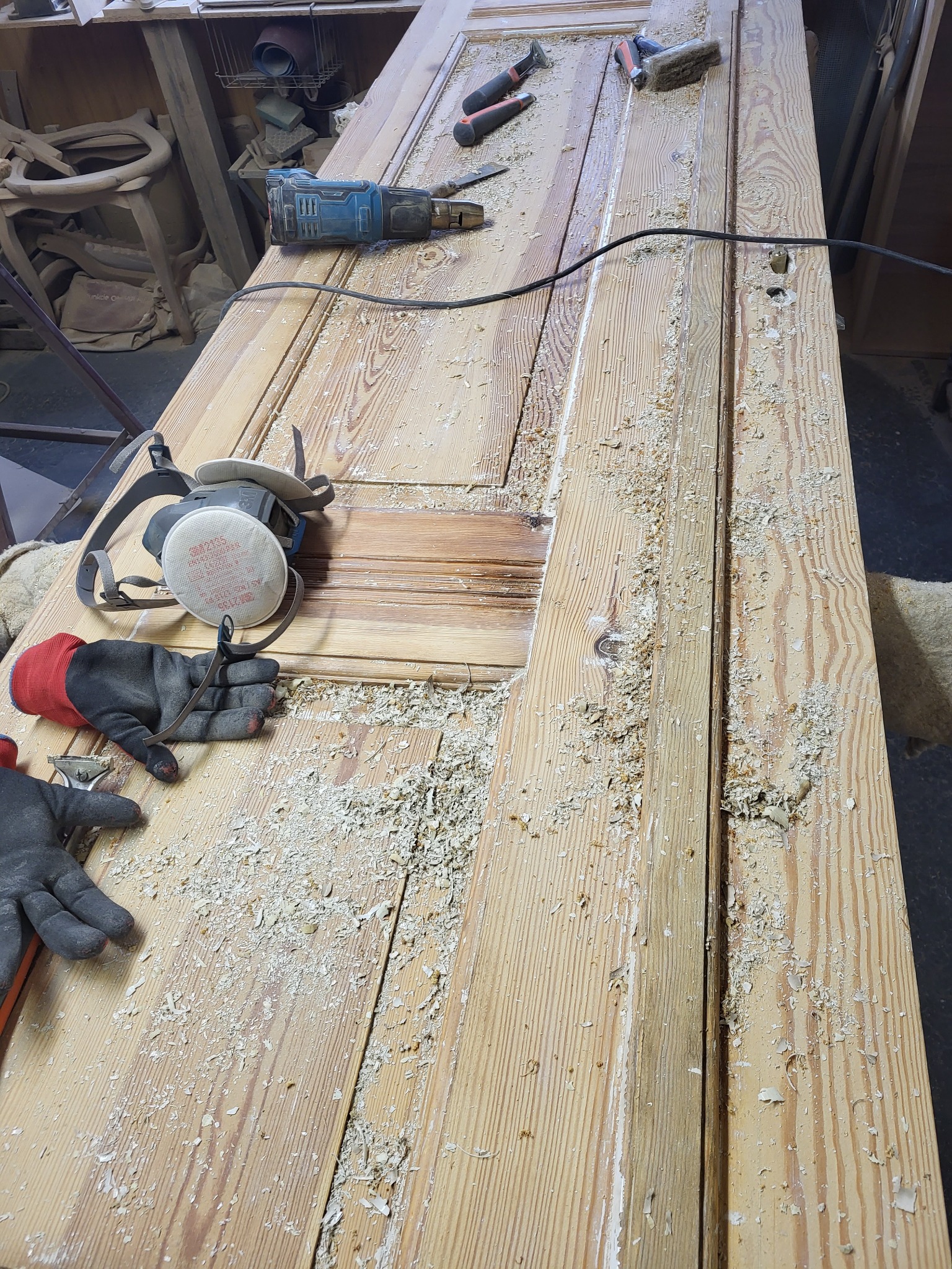 Renowacja drewnianych drzwi w realizacji. Więcej naszych prac mozna zobaczyc na fb renowacja mebli Dagmara Szczepaniak.