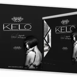 Monochromatyczna prezentacja strony internetowej salonu fryzjersko-kosmetycznego 'KELO Hair Style 2010' na ekranie laptopa, ukazująca logo, nazwę salonu, zdjęcie kobiety z krótką fryzurą i wnętrze...