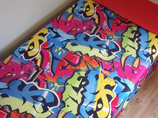 NARZUTA MŁODZIEŻOWA 140x210 graffiti kolor