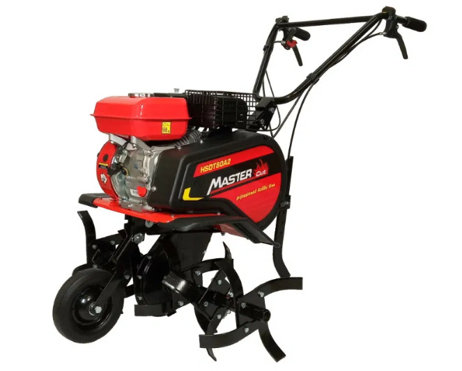 Niewielki, czerwono-czarny glebogryz z silnikiem spalinowym i kołami, model HSDT80A2, przeznaczony do prac w ogrodzie.