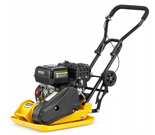 Żółto-czarna zagęszczarka gruntu z silnikiem spalinowym i czarną rączką, widoczne kółka transportowe.